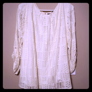 Off white lace over lay 3/4 blouse NWT